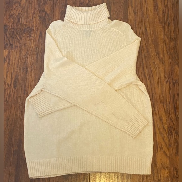 H&M Cream Turtleneck - Picture 2 of 4